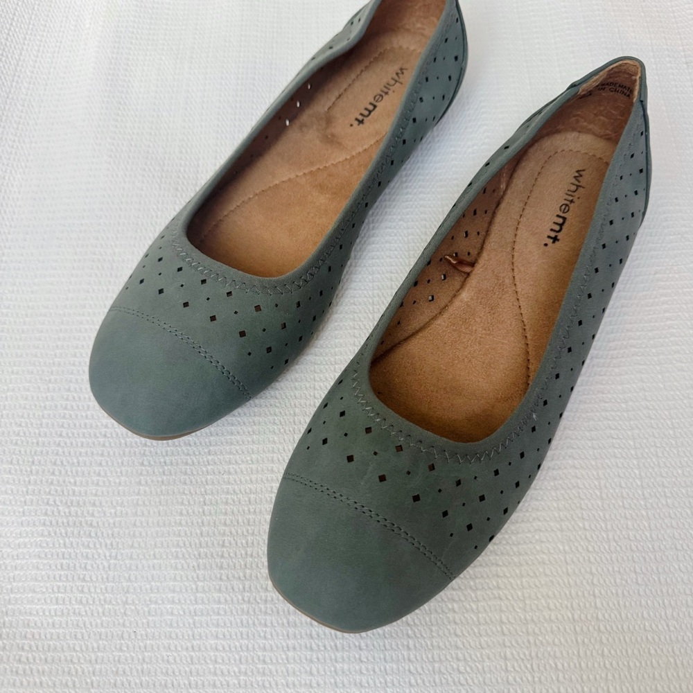 LIKE NEW - Cute Perforated Slip-On Flats - Size 9